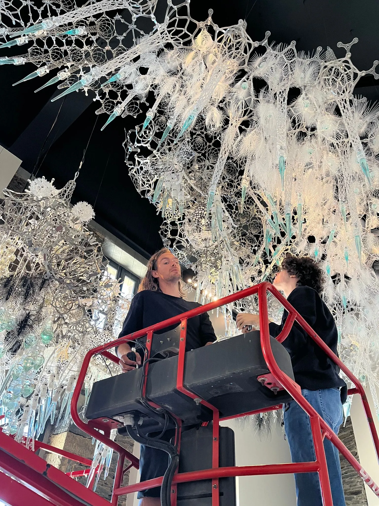 Installing a sculpture in France